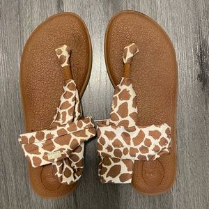 Sanuk Giraffe Print Flops